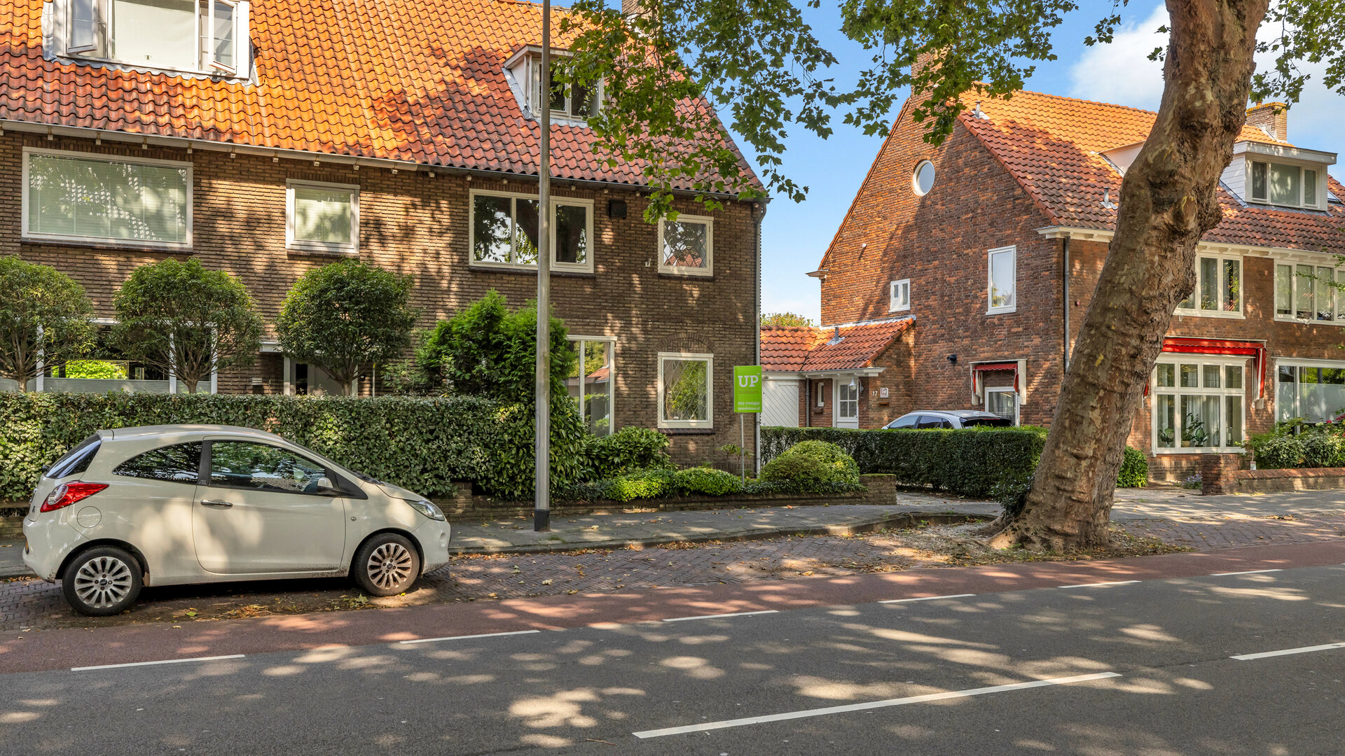 Twee onder een kap woning met garage te koop in Heemstede via UP makelaars Heemstede Twee onder een kap woning met garage te koop in Heemstede via UP makelaars Heemstede