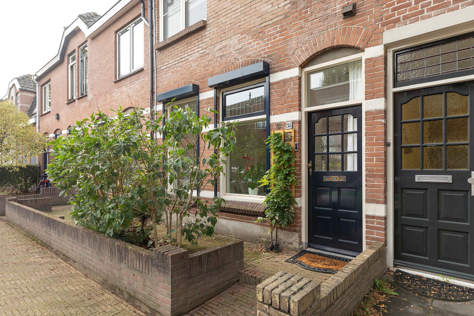 Geuzenweg 245 HILVERSUM Geuzenweg 245 HILVERSUM