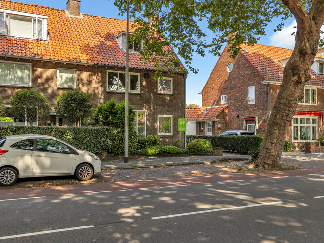 Twee onder een kap woning met garage te koop in Heemstede via UP makelaars Heemstede